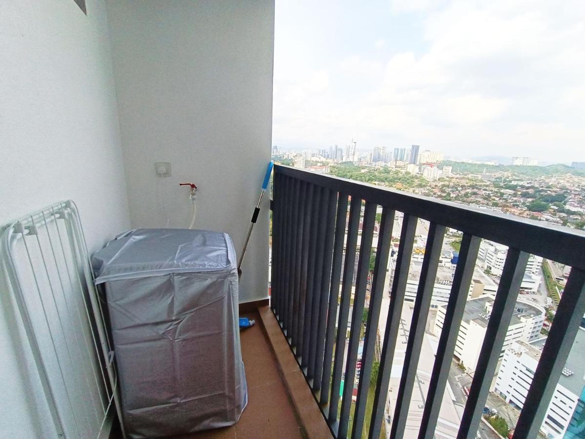 Netflix # Sky Suite Near Jaya One By Salaam Suites, 2 Pax Petaling Jaya Exterior photo